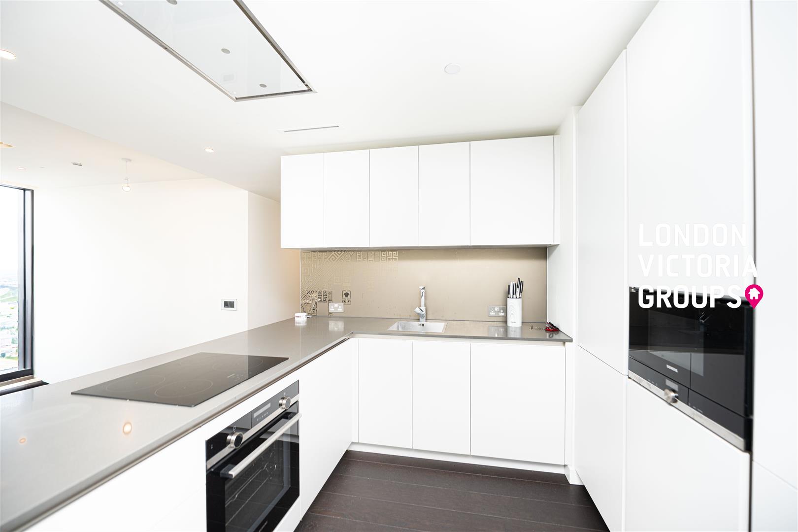 2 bed property in 67 Bondway, London